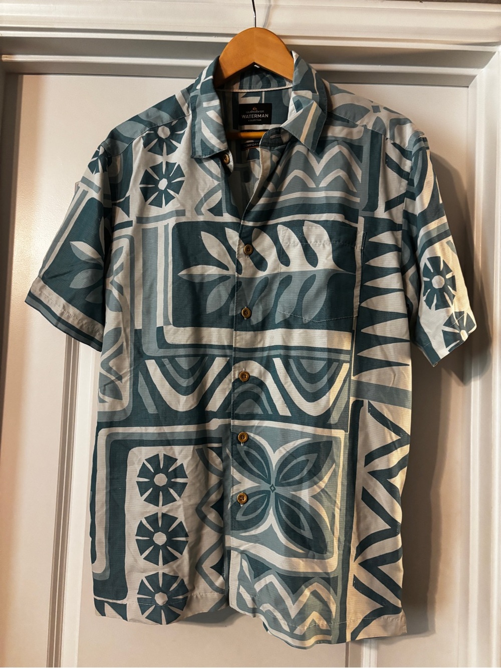 Quiksilver Teal and Cream Hawaiian Short-Sleeve Button-Down